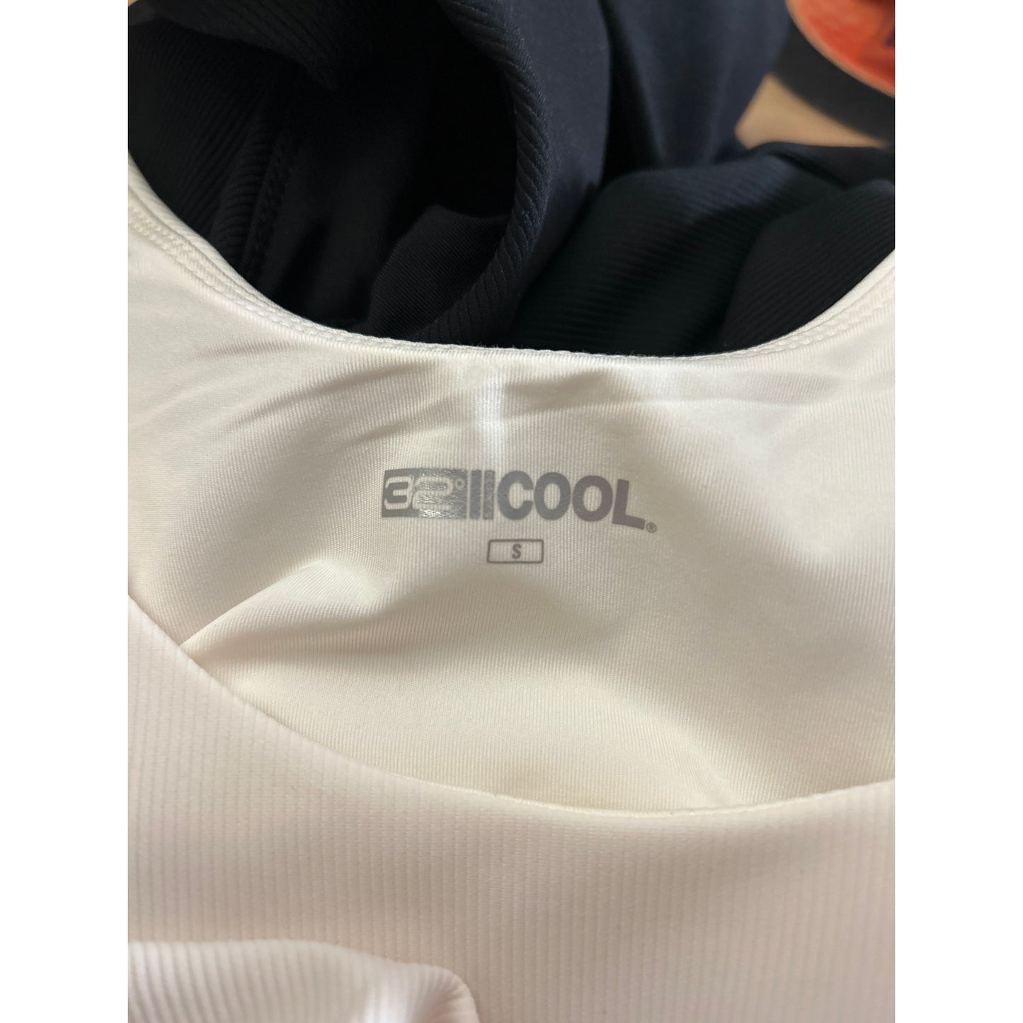 B5 New Women’s 32 Cool Tank with Shelf Bra Cream size Small/Medium Stretchy