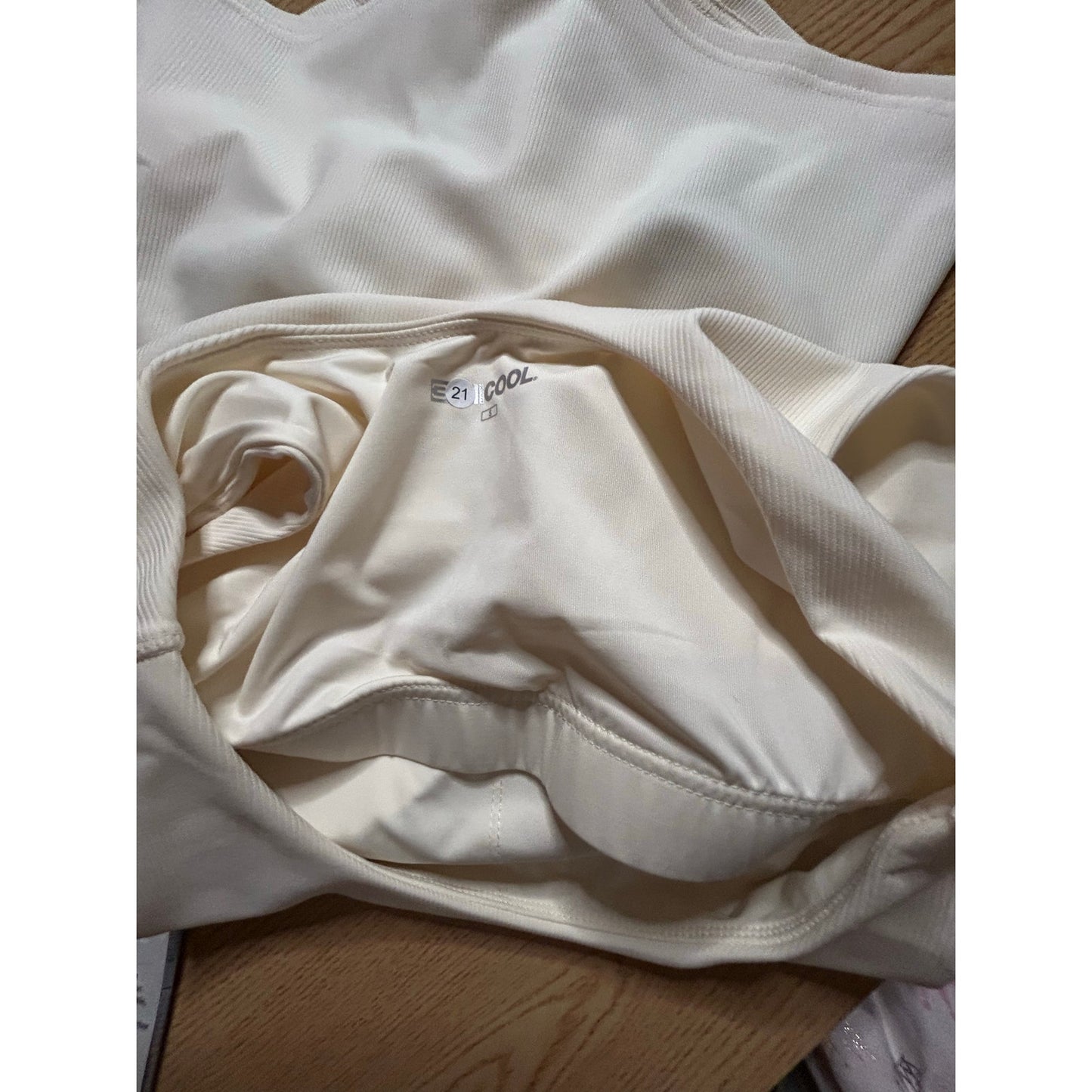 B5 New Women’s 32 Cool Tank with Shelf Bra Cream size Small/Medium Stretchy