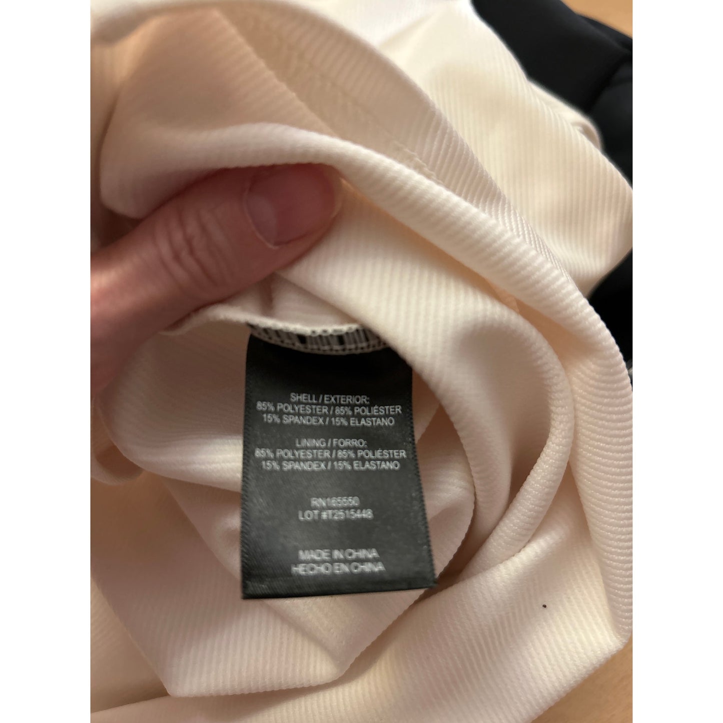 B5 New Women’s 32 Cool Tank with Shelf Bra Cream size Small/Medium Stretchy