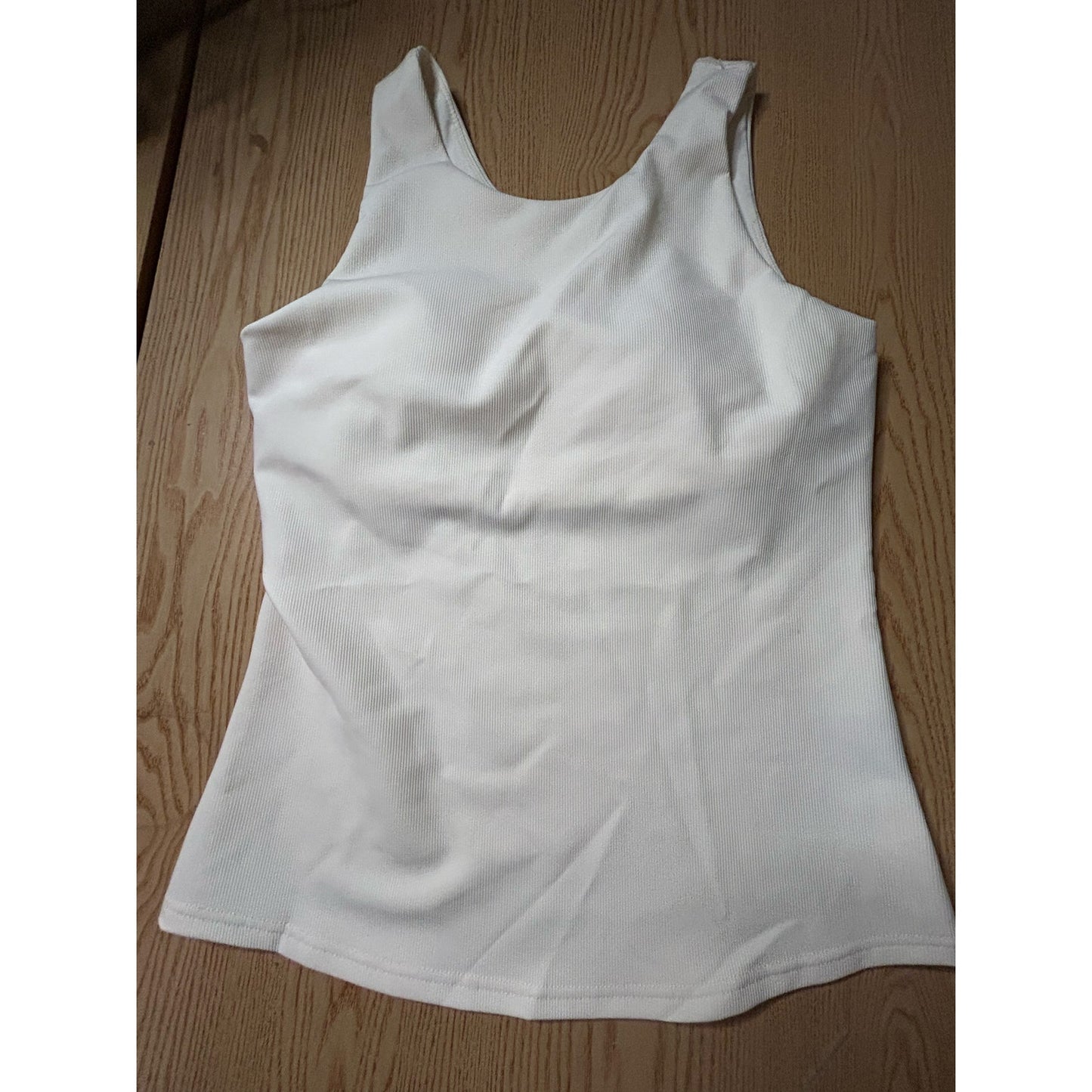 B5 New Women’s 32 Cool Tank with Shelf Bra Cream size Small/Medium Stretchy