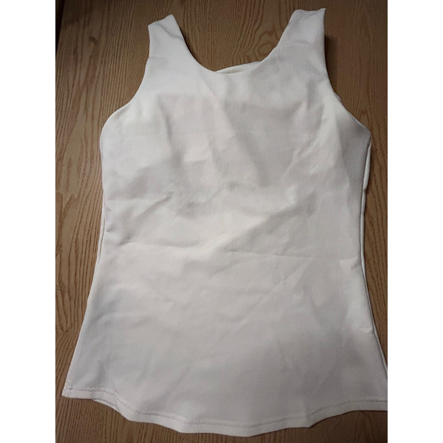 B5 New Women’s 32 Cool Tank with Shelf Bra Cream size Small/Medium Stretchy